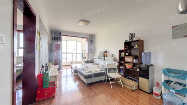 此房格局户型方正，好楼栋位置，采光好。-客厅