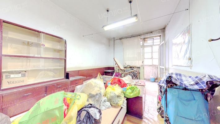 劳动服务公司宿舍二手房实景图