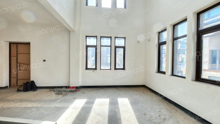 世茂龙湾三期二手房实景图