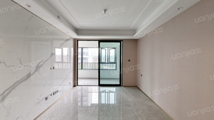 兴港和昌湖畔云栖二手房实景图