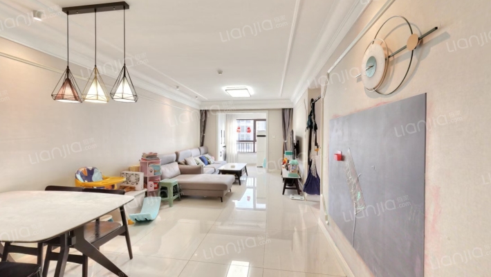 融创外滩公馆一期二手房实景图