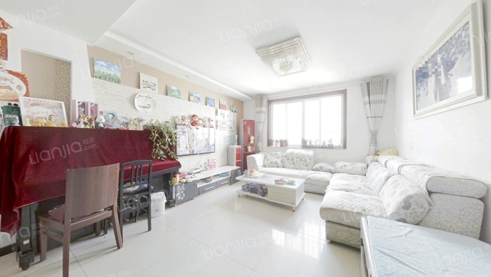 双语门口，距离范阳路838车站-客厅