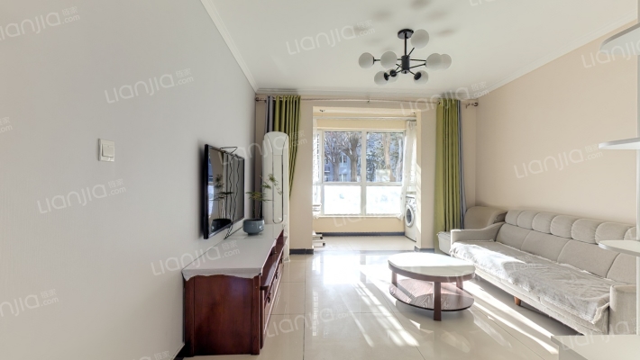 一梯两户南北通透，精装修拎包入住，满二-客厅