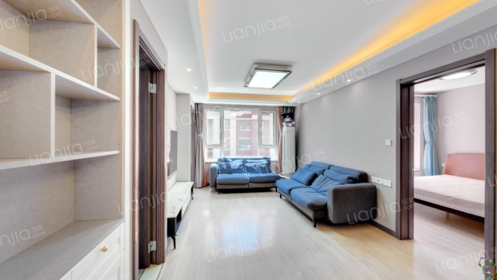 万科翡翠四季C1区二手房实景图