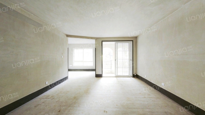 彰泰兰乔圣菲二手房实景图