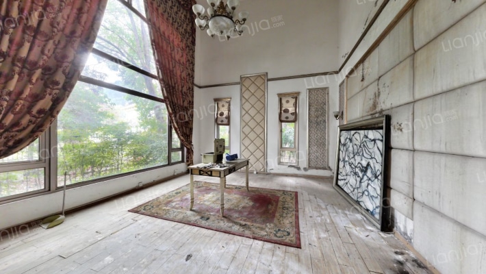 恒大金碧天下依云湖二手房实景图