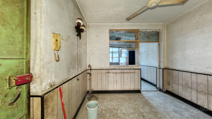 苗圃街11号院二手房实景图