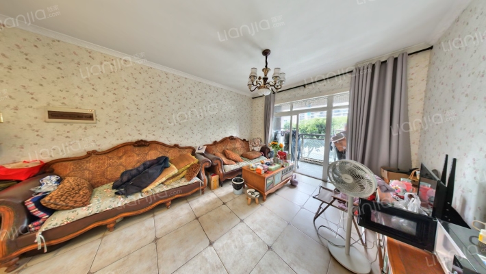 新怡华庭东区二手房实景图