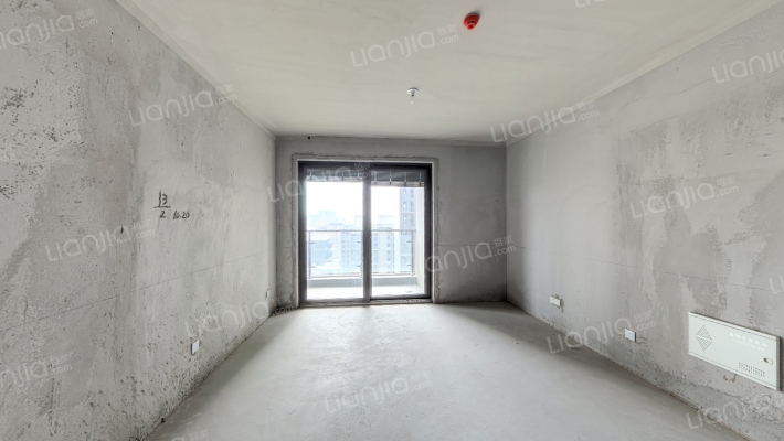 东和和美嘉苑二手房实景图