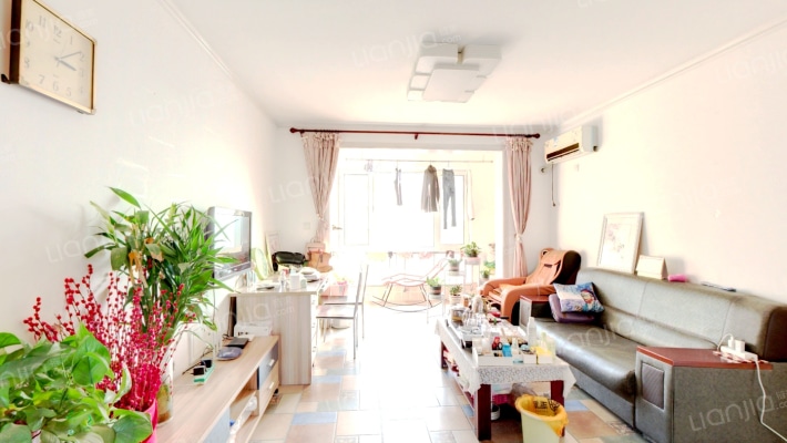 精装修三居，家具家电齐全，拎包入住-客厅