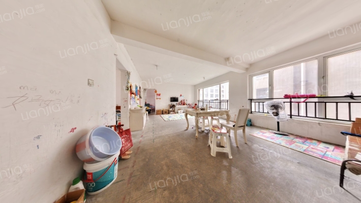 融创南湖逸家二手房实景图