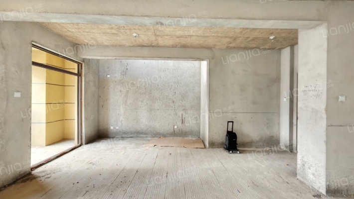 泰睿华府二手房实景图