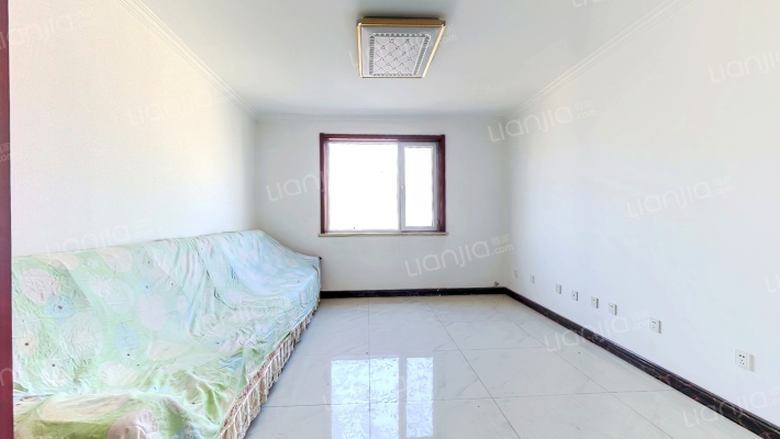 冠云路电梯高层，南北通透户型，小区环境优美，满二-客厅