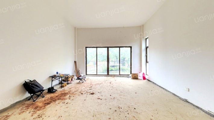 万辉星城卢瓦堡二手房实景图