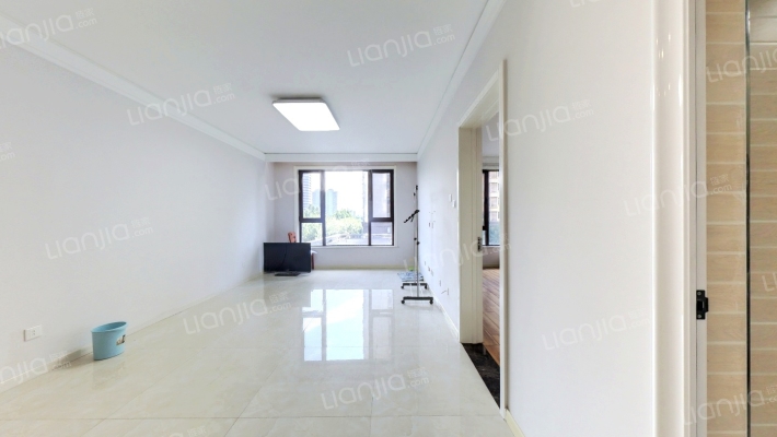 鸿坤理想湾明厨明卫的两居，中间楼层采光.好税费低-客厅