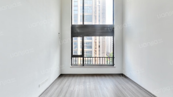 中骏六号街区二手房实景图