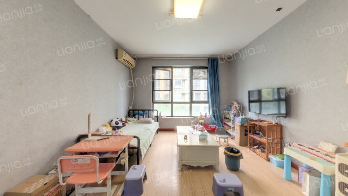 普罗旺世塞纳维斯二手房实景图