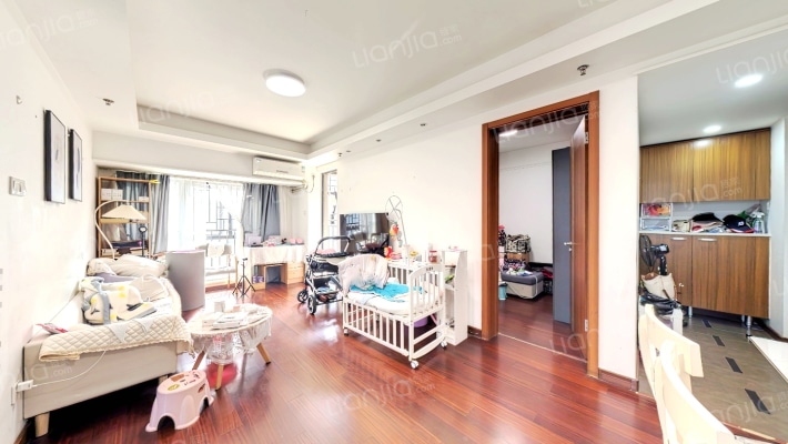 万科红三期二手房实景图