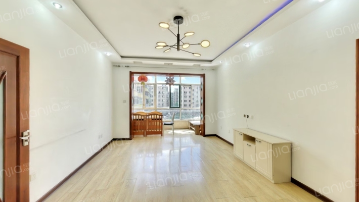 鸿景兴园二手房实景图