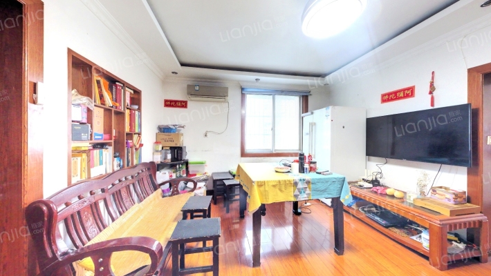 需浦新村二手房实景图