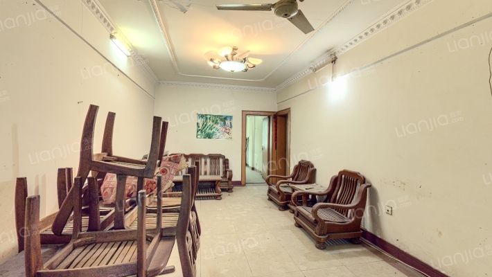 新湾路法院宿舍二手房实景图