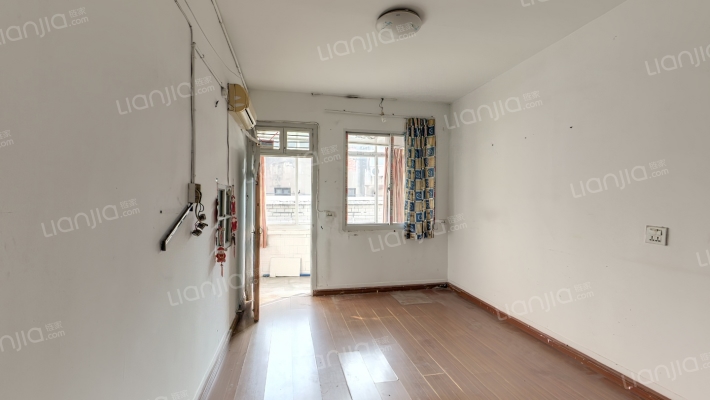 泥城路二手房实景图