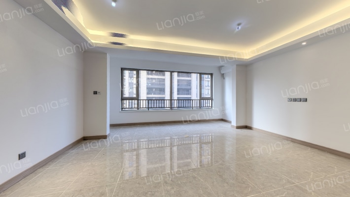 绿地卢浮公馆二手房实景图