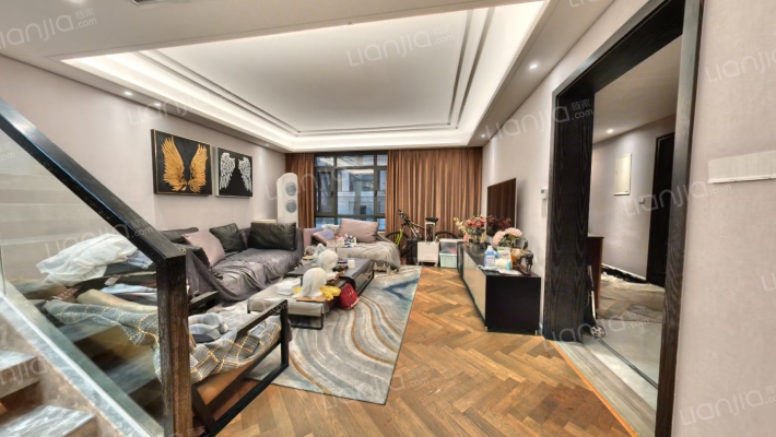 林汀别墅二手房实景图