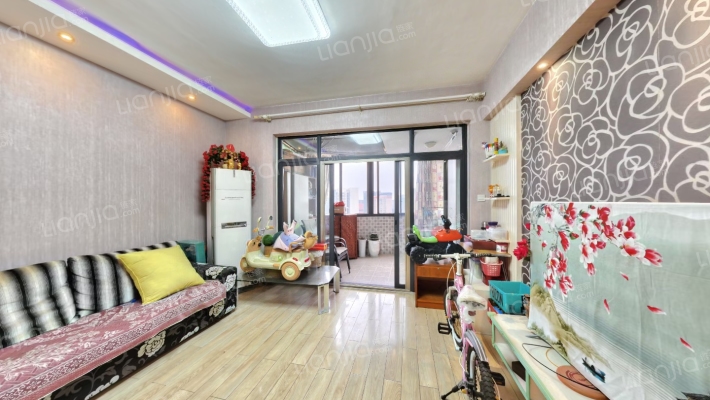 凯丽滨江花园二手房实景图