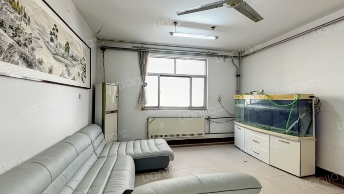 一服装厂家属院二手房实景图