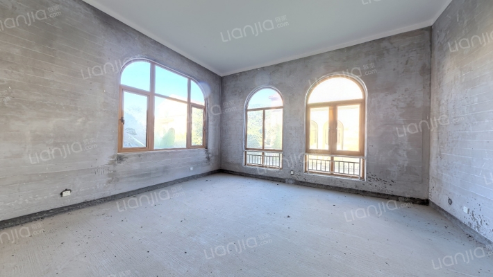 伊美豪爵华庭二手房实景图