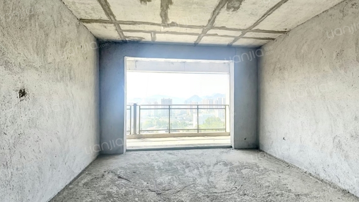 蓝天花园二手房实景图