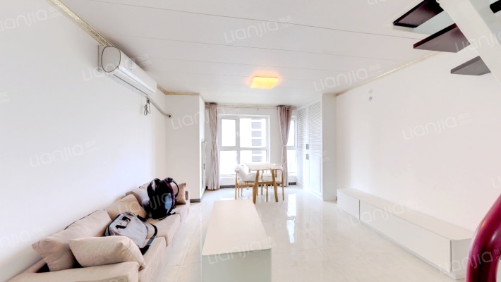 空港跃界二手房实景图