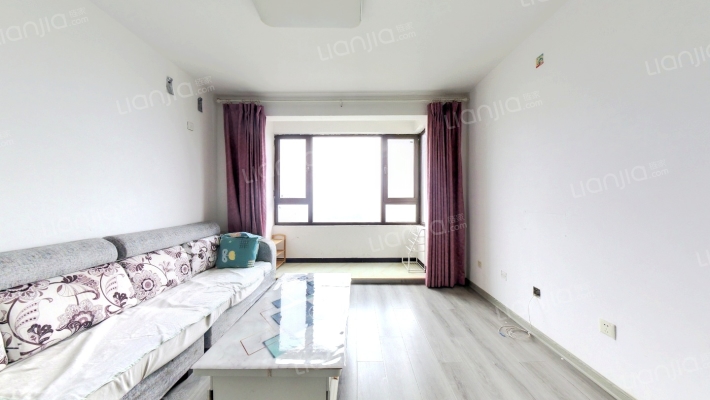 房子南北通透，简单装修，房本满二.-客厅