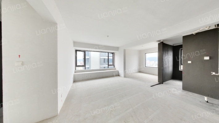 新鸿君品雅苑二手房实景图