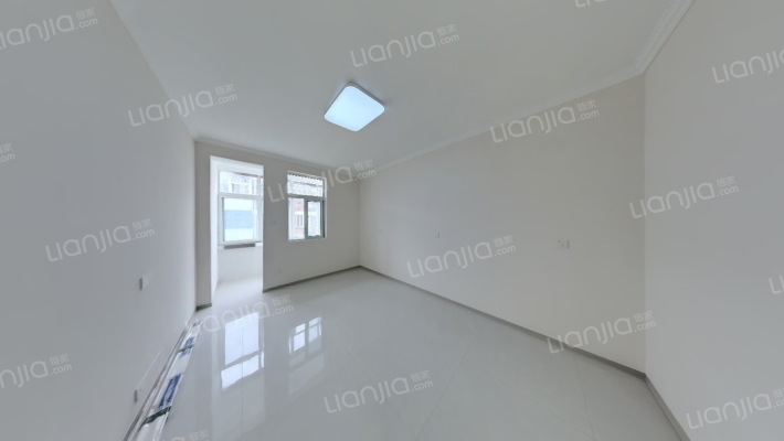 青年路42号院二手房实景图