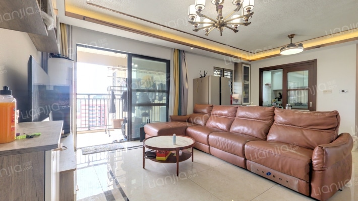 卓越维港二手房实景图