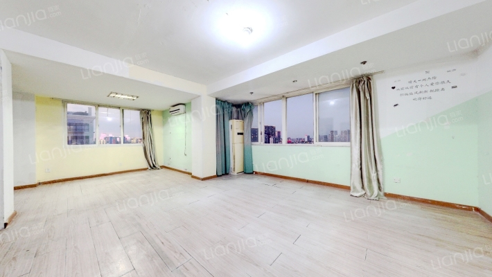 红石公寓二手房实景图