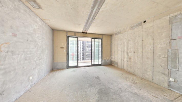 轨道中建麓江府二手房实景图