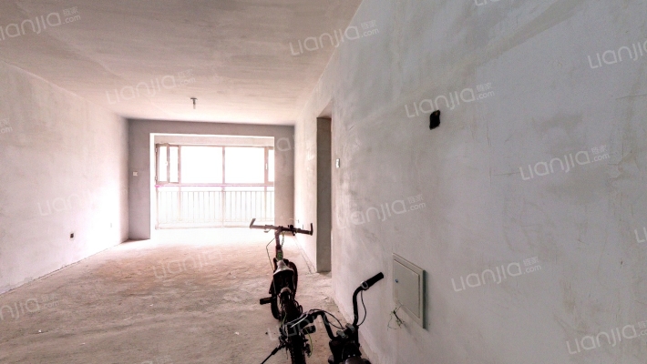 两室双卫户型，小区居中位置，安静，配套齐全-客厅