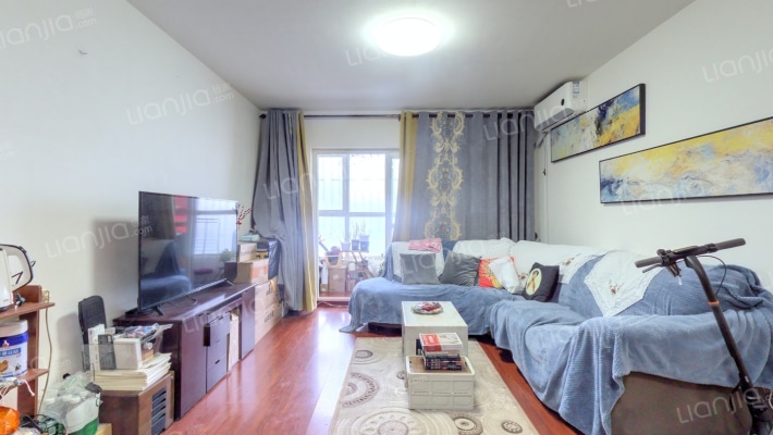 房子本唯一朝南两居中间楼层，户型 方正没有浪费空间-客厅