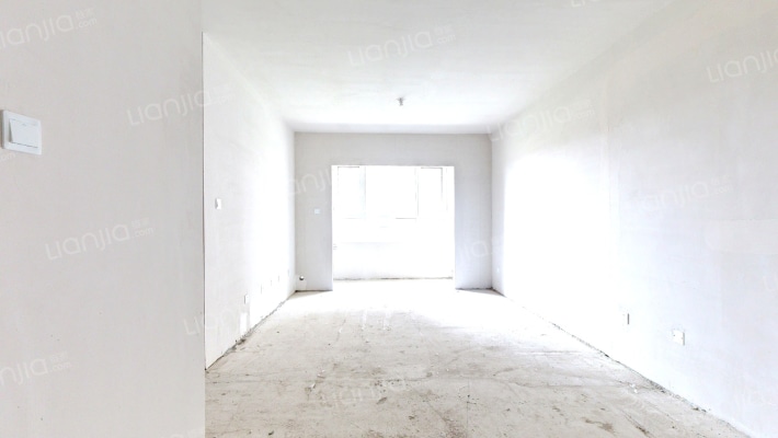 冠云路南侧，配套齐全，出门集贸市场 ，二康医院-客厅