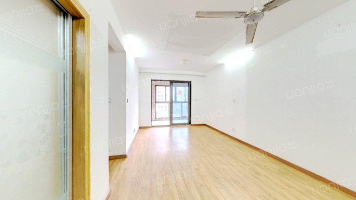 绿地海外滩花苑二手房实景图