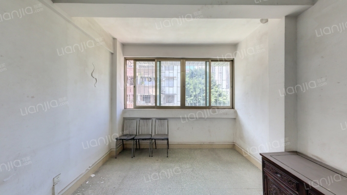 江畔新村二手房实景图