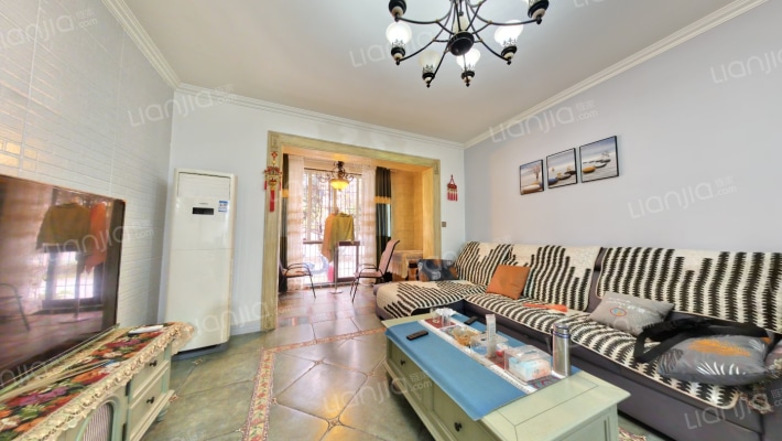 银露小区二手房实景图