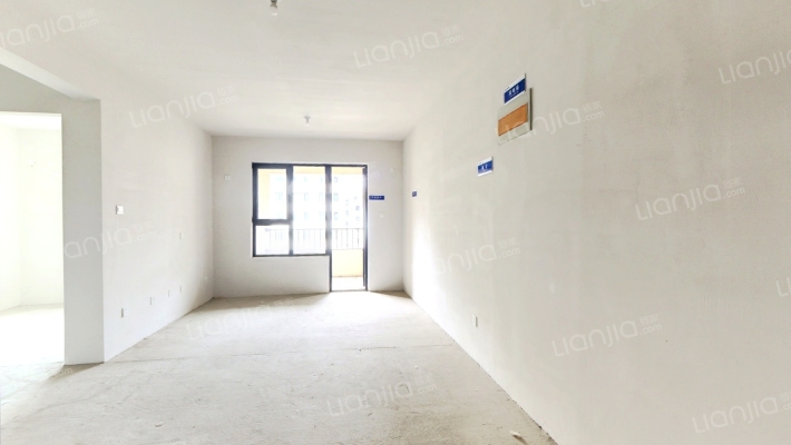 高新区 中冶未来城一期 89平小三居 南北通透集中供暖-客厅