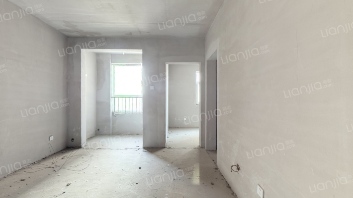 全南小两居 可满二 带车位 中楼层 诚意卖-客厅