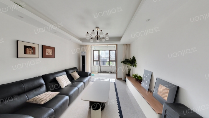 万科翡翠山语二手房实景图