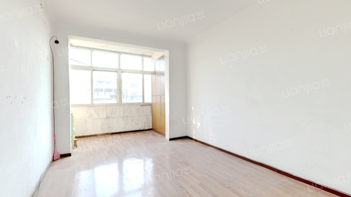 低压开关厂家属院二手房实景图