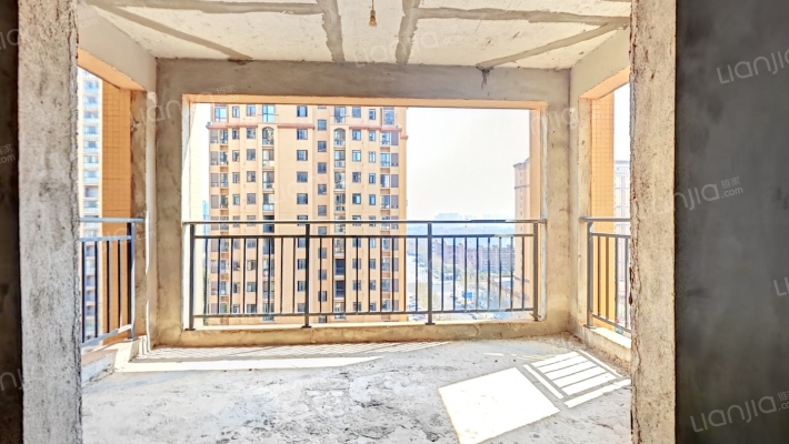 滨水翡丽城一期二手房实景图